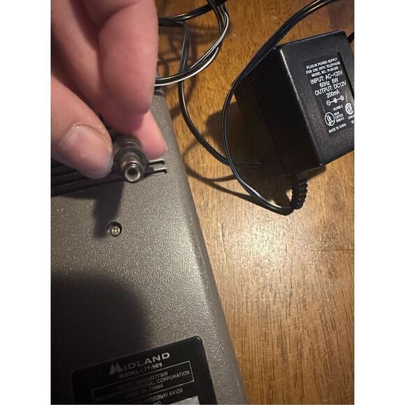 Vintage Midland Ready Rescue Model 77-909 40-Channel Emergency 2-Way CB Radio - Picture 7 of 8